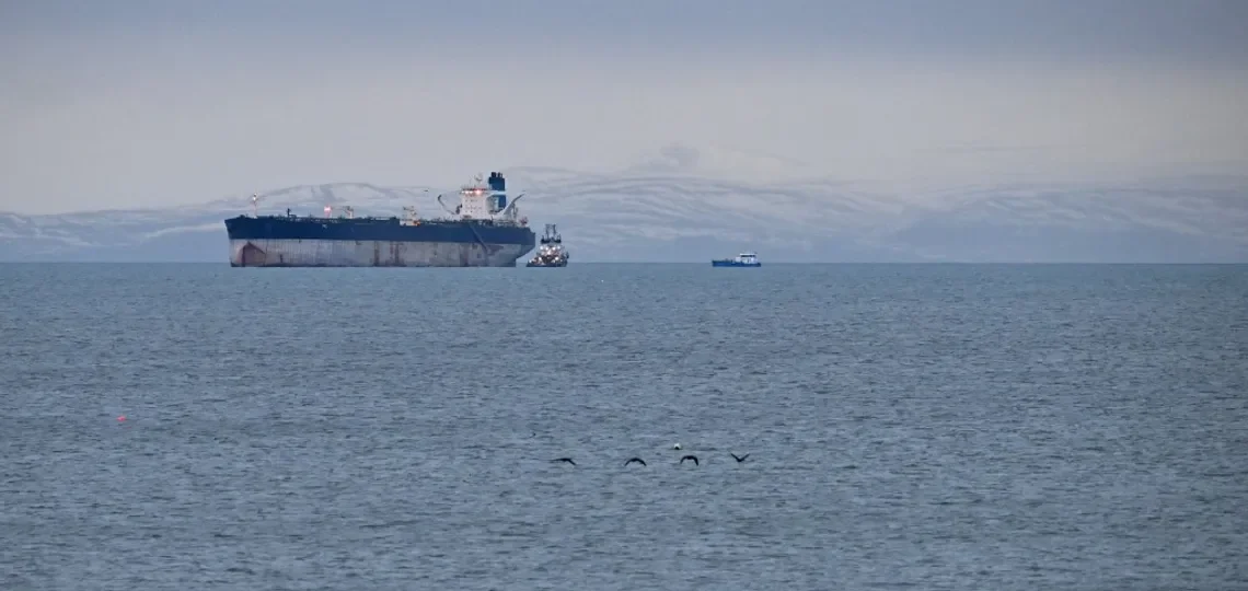 Le pétrolier fantôme Le Deyna intercepté par la France arrive à Marseille-Fos