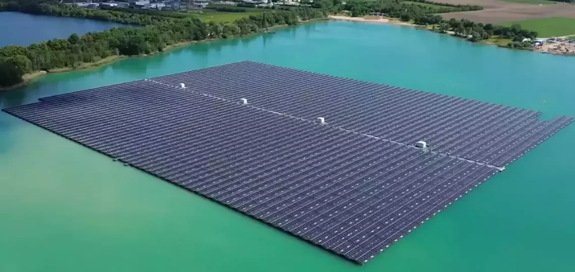 TotalEnergies et Holcim inaugurent une centrale solaire flottante de 31 MW en Belgique