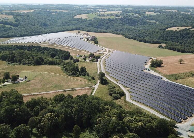 424 Capital rachète QE Solar