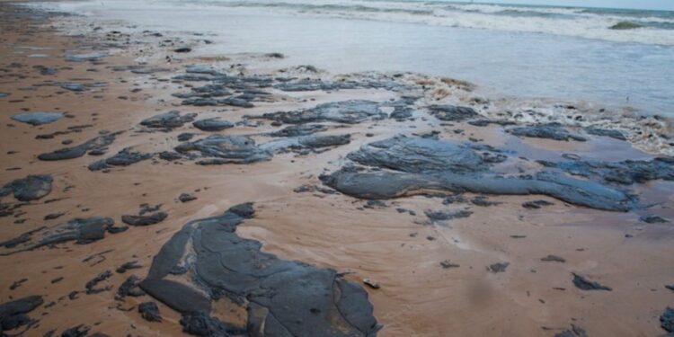 Philippines: l’épave du pétrolier naufragé fin février retrouvée