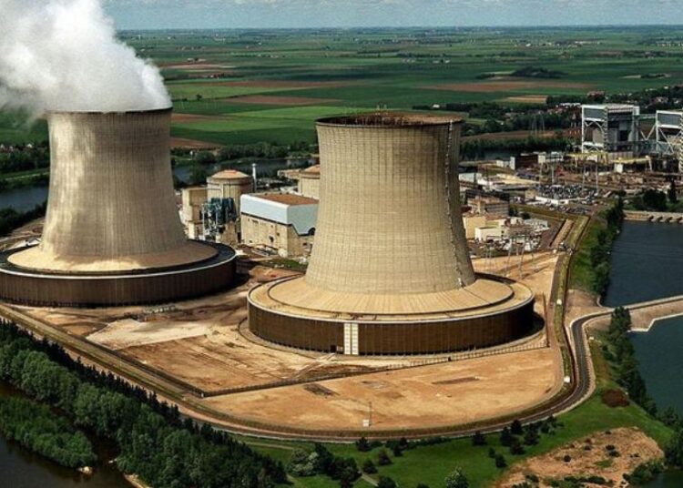 Nucléaire: « On ne raisonne plus de la même façon » justifie Mme Borne