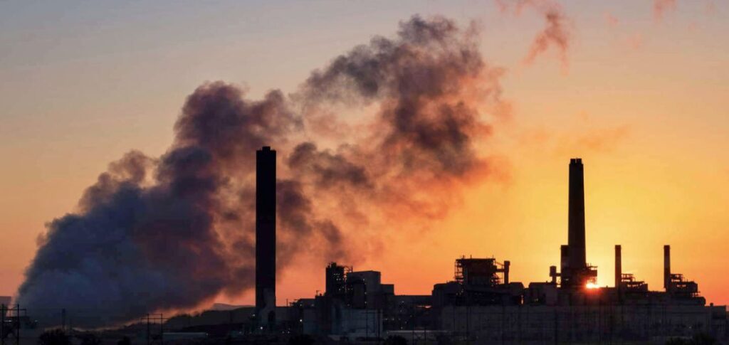 Banks invest 81 cents for every dollar in fossil fuels