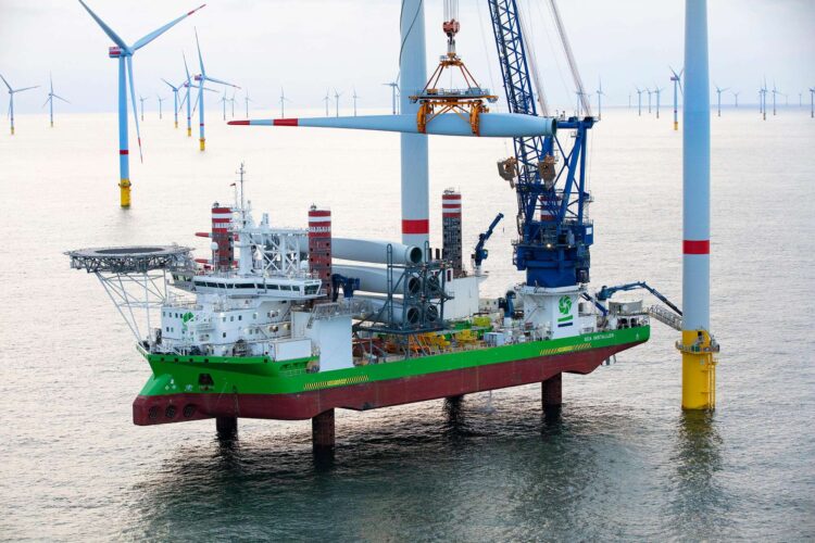 La 1ère Turbine du Parc Eolien Offshore Seamade est posée