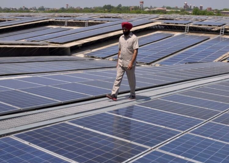 Inauguration d’un immense Toit Solaire en Inde