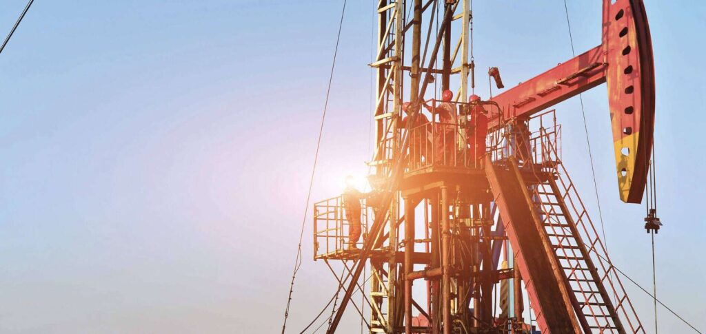 Le Pétrole avance, les Investisseurs tablent sur une Approche Prudente de l’OPEP+