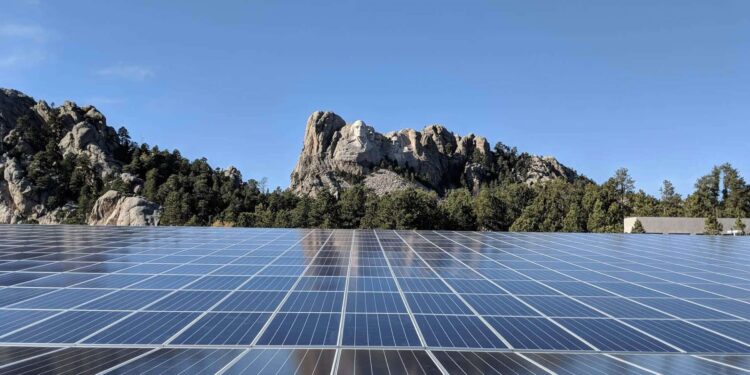 ECP acquiert le Développeur Solaire Pivot Energy