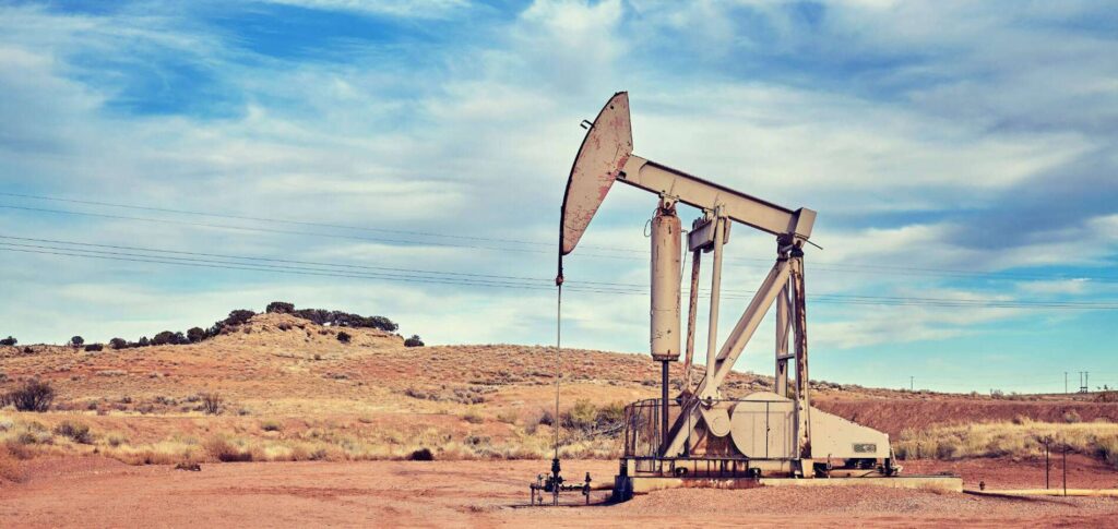 Le Pétrole avance malgré des Données Économiques en Demi-Teinte