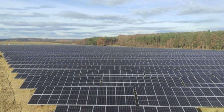 TotalEnergies installe un Système Solaire – Stockage au Cambodge