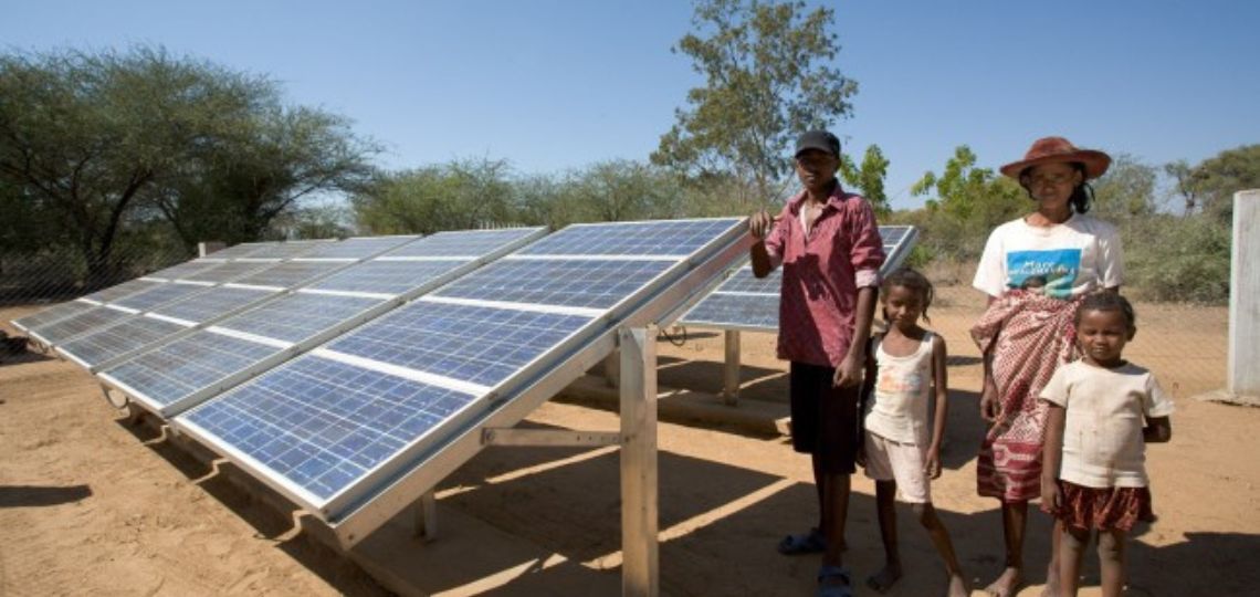 Electrification rurale à Madagascar : La BEI renouvelle son soutien à WeLight.