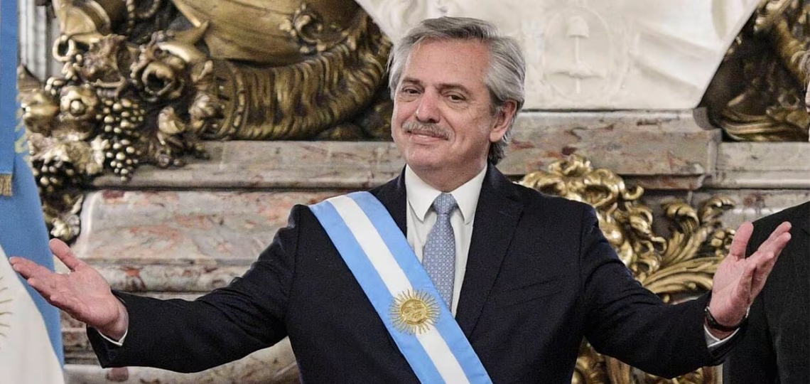 Comment l’Or Noir S’Immisce dans la Campagne Présidentielle Argentine