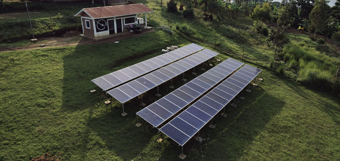 Révolution de l’Électricité en Afrique Rurale grâce aux Mini-Réseaux Solaires