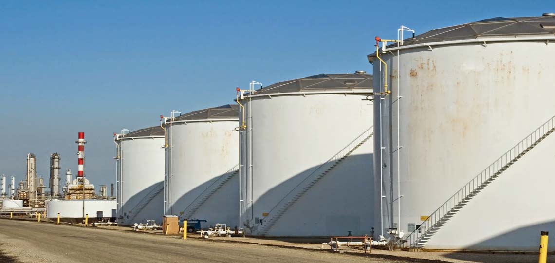 Falling oil prices amid gloomy economic forecasts