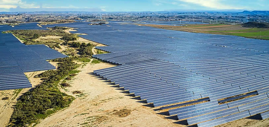 Oman Inaugure un Parc Solaire Majeur pour le Dessalement