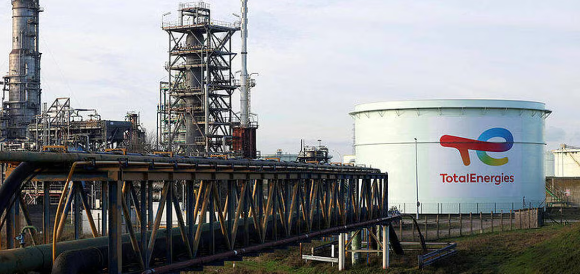 Le Bras de Fer Greenpeace-TotalEnergies: Climate Impact Debate