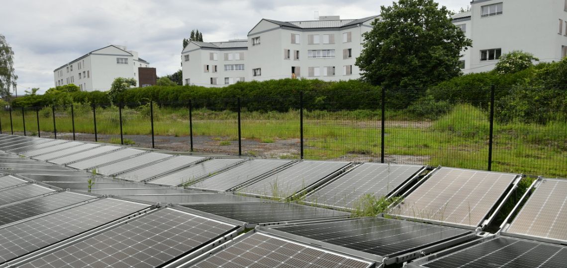 France: une centrale solaire mobile alimente des logements sociaux à Lille