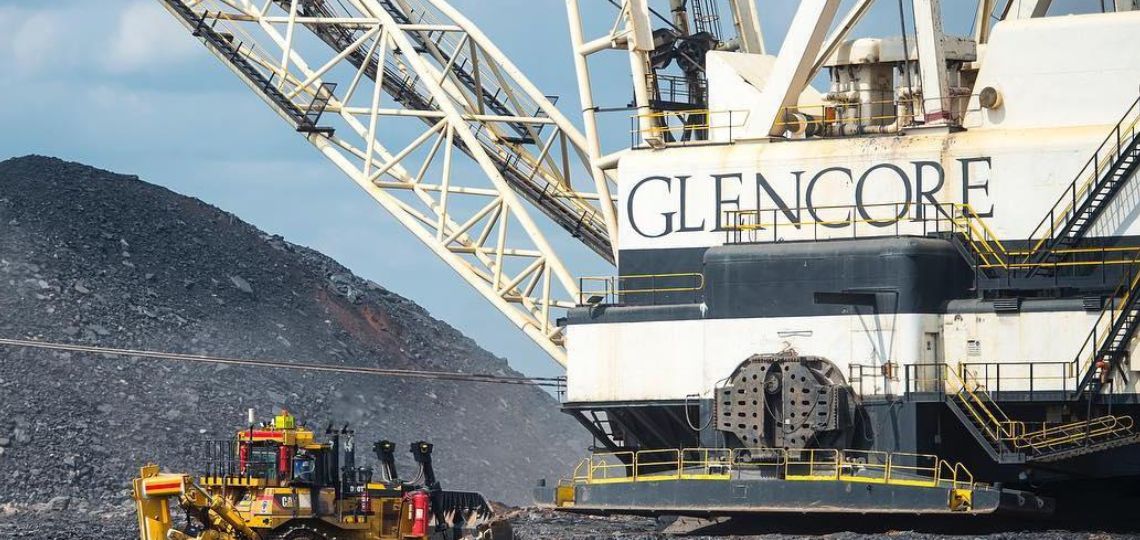 Glencore défend son engagement dans le charbon malgré les critiques