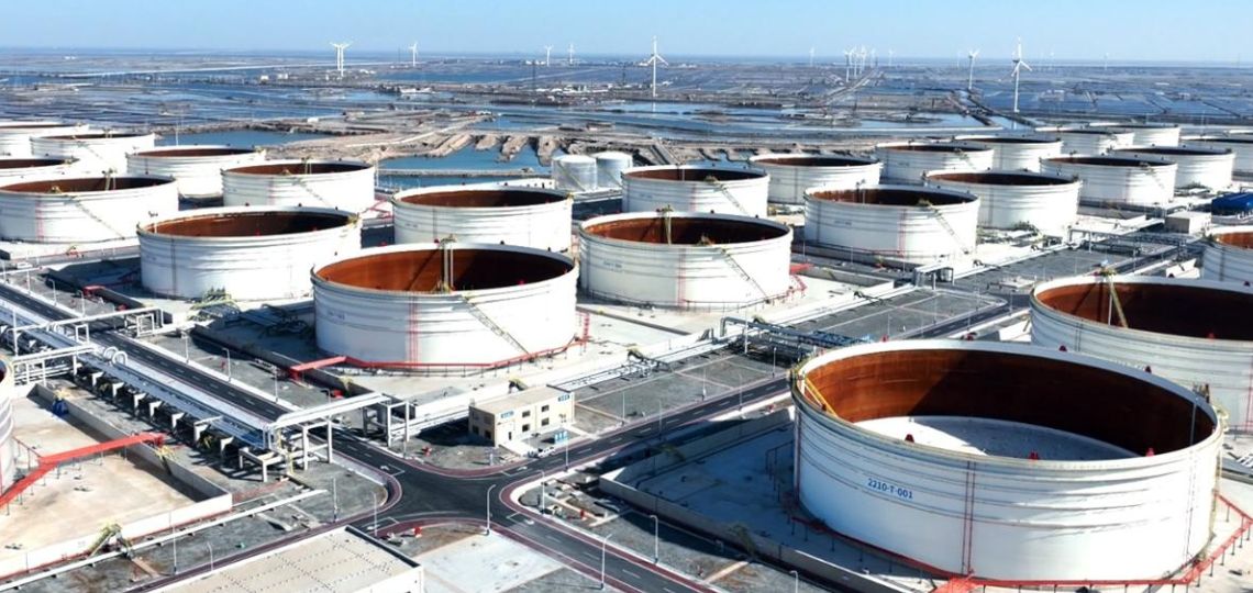 China accumulates oil reserves