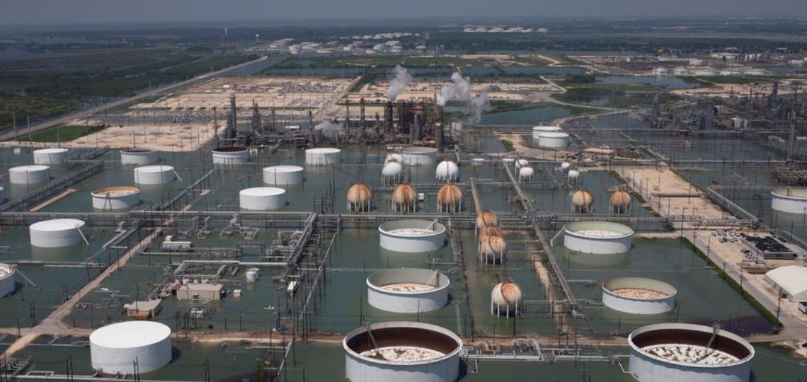 U.S. refineries ramp up, crude inventories plummet
