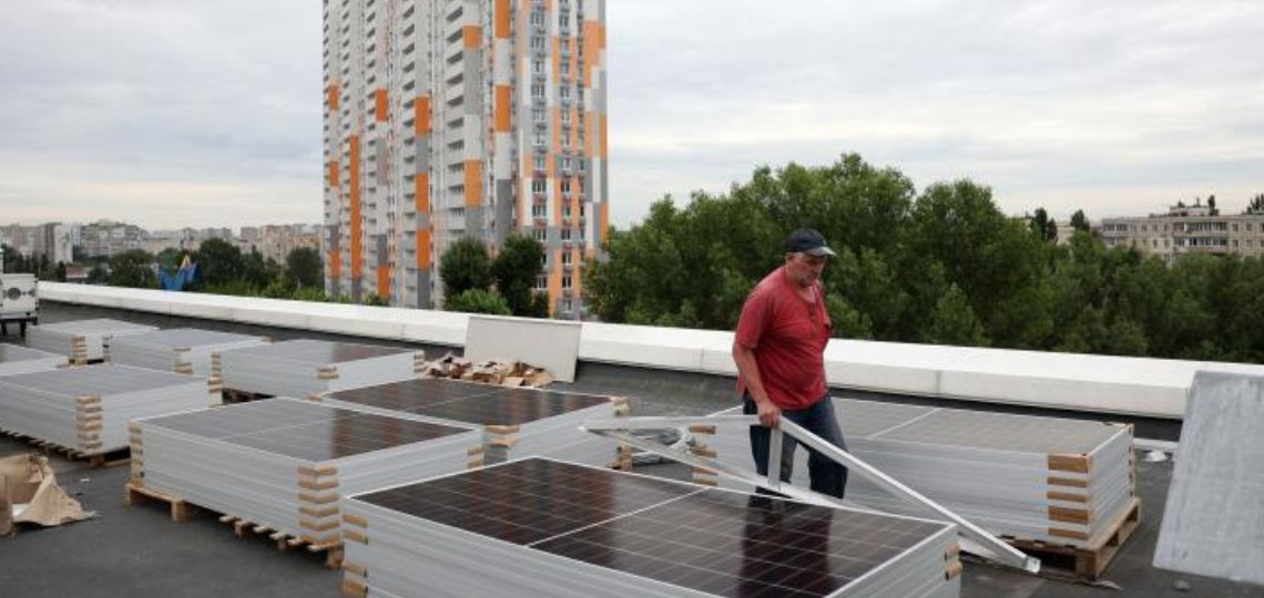 Ukraine: Explosion des installations solaires face aux bombardements