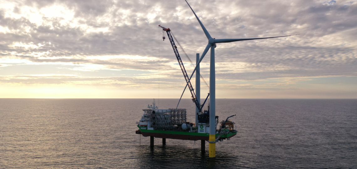 Le Royaume-Uni face à un tournant énergétique après la victoire travailliste