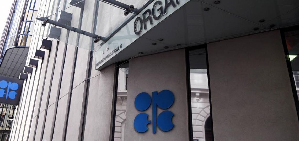 OPEC+ Prolonge la Réduction de Production pour Stabiliser les Prix du Pétrole