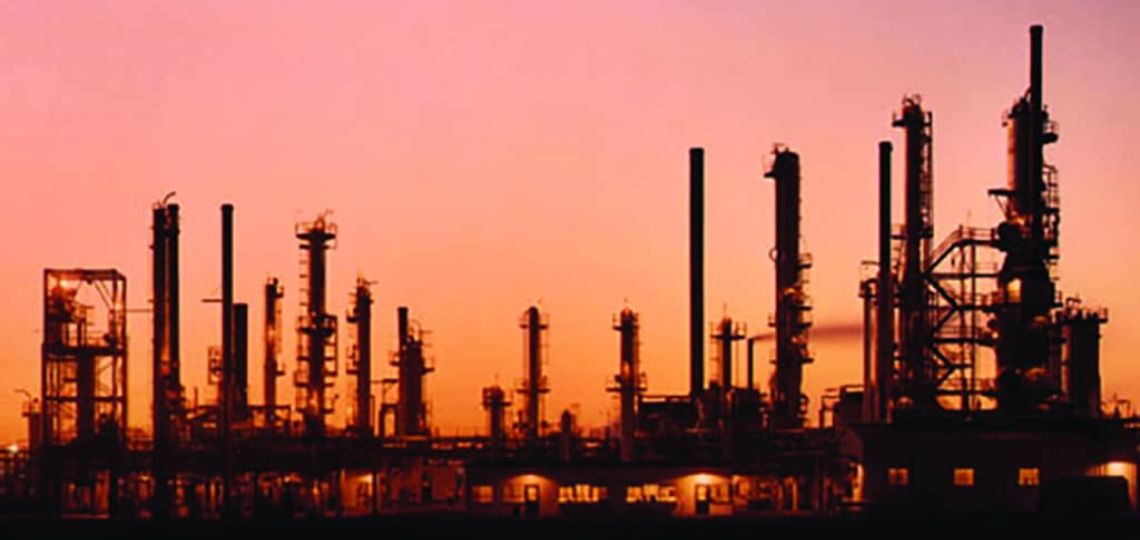 Oil price rises with Middle East tensions and a weak dollar