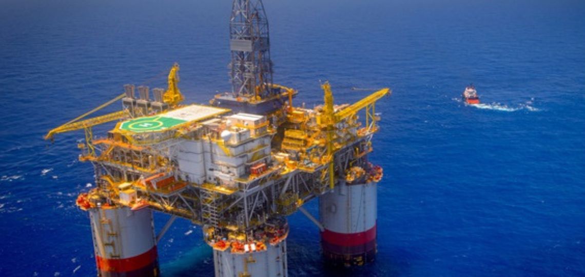 Gulf of Mexico: oil rigs evacuated under hurricane threat