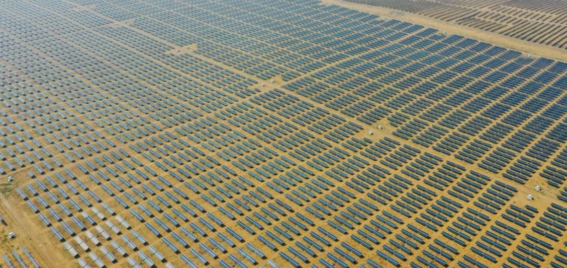 Le désert de Kubuqi devient un hub stratégique pour l’énergie solaire en Chine