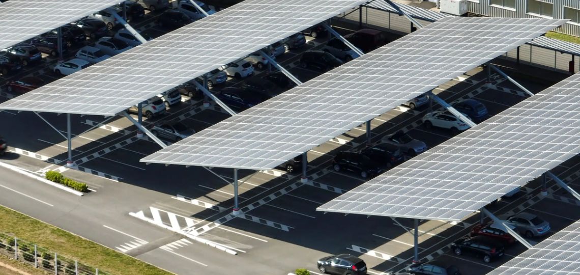 France : La grande distribution s’insurge contre les ombrières photovoltaïques obligatoires