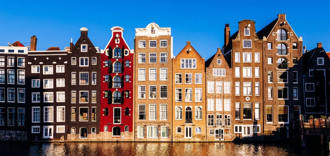 Amsterdam : des panneaux solaires sur les monuments, un enjeu entre durabilité et patrimoine