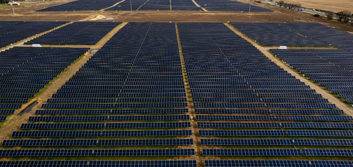 L’Inde atteint 100 GW de capacité solaire et accélère sa transition énergétique
