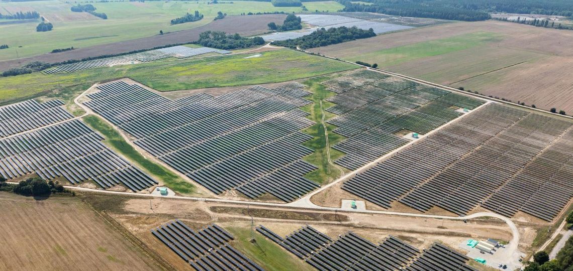 Adani Green Energy met en service une centrale solaire de 250 MW au Rajasthan