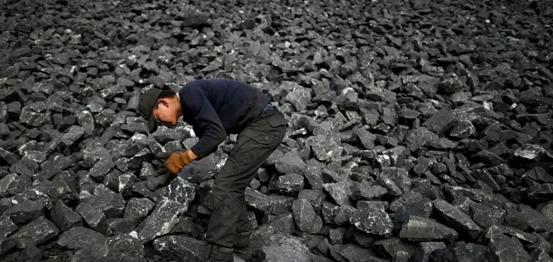 China starts new coal plants, jeopardizing its climate goals