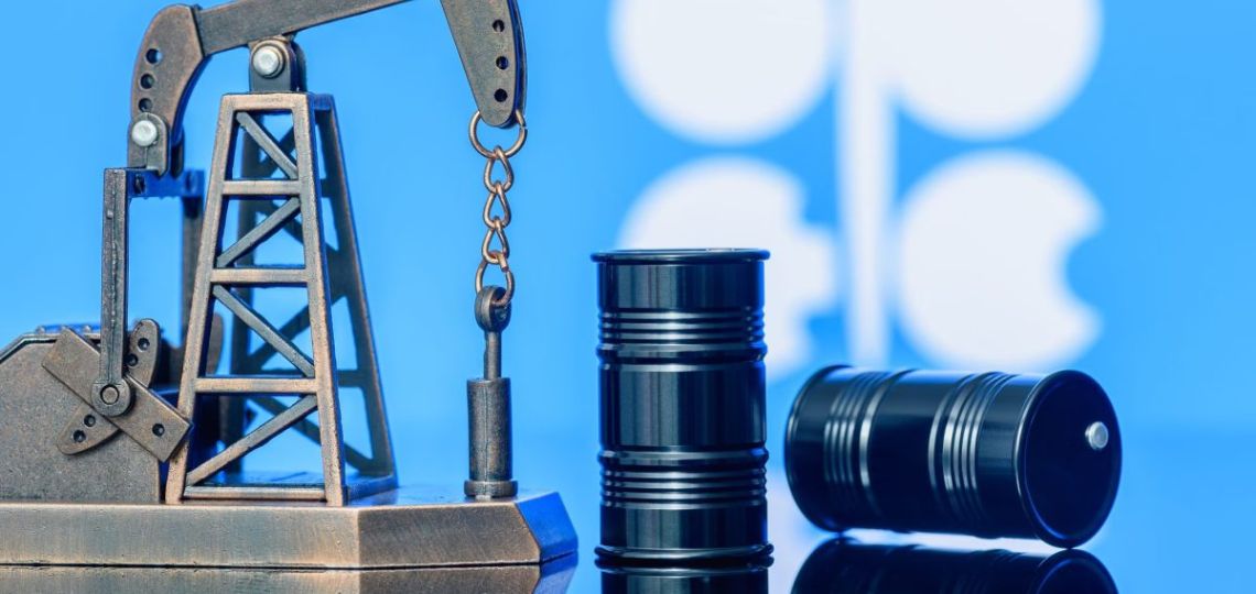 L’Opep+ annonce une augmentation progressive de sa production, faisant chuter les prix du pétrole