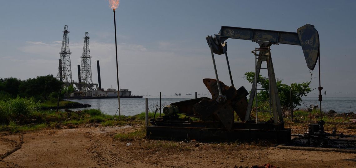 Washington met fin aux licences pétrolières au Venezuela pour accroître la pression sur Maduro