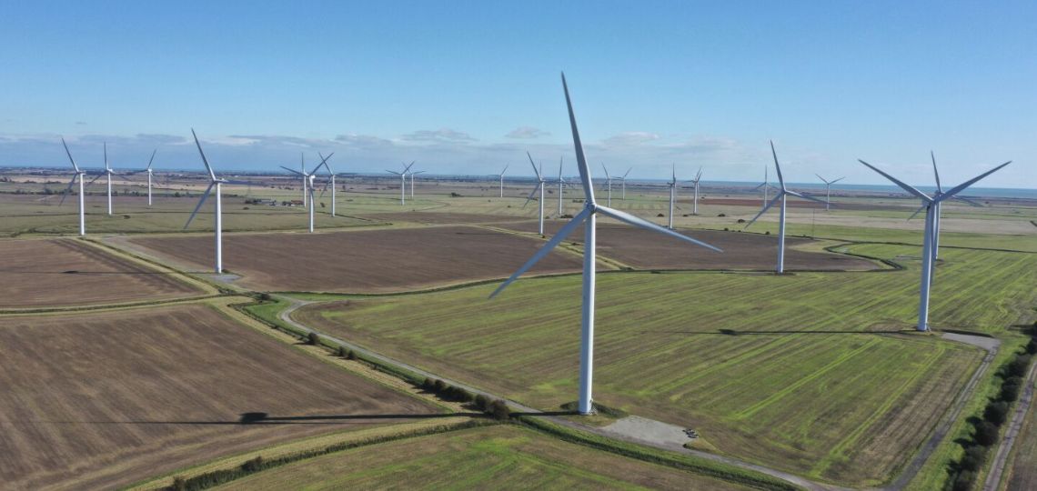 Trump urges London to favor offshore oil over wind power