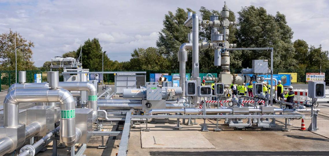 Hydrogen Storage in Salt Caverns: Opportunities and Challenges for Industry