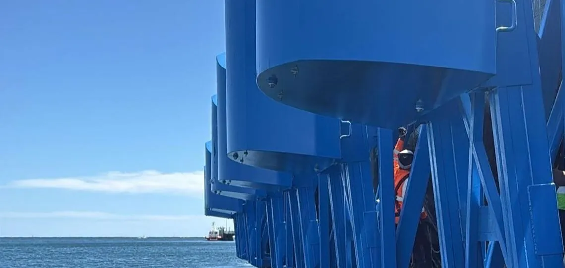 Eco Wave Power installe ses premiers flotteurs d’énergie houlomotrice au port de Los Angeles