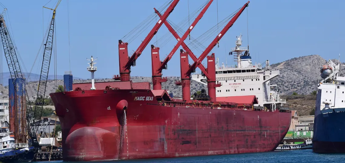 Vraquier sous pavillon libérien attaqué en mer Rouge, Israël riposte au Yémen