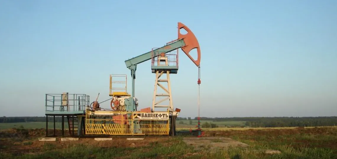 La Pologne presse l’Union européenne de cesser les importations de pétrole russe d’ici 2026