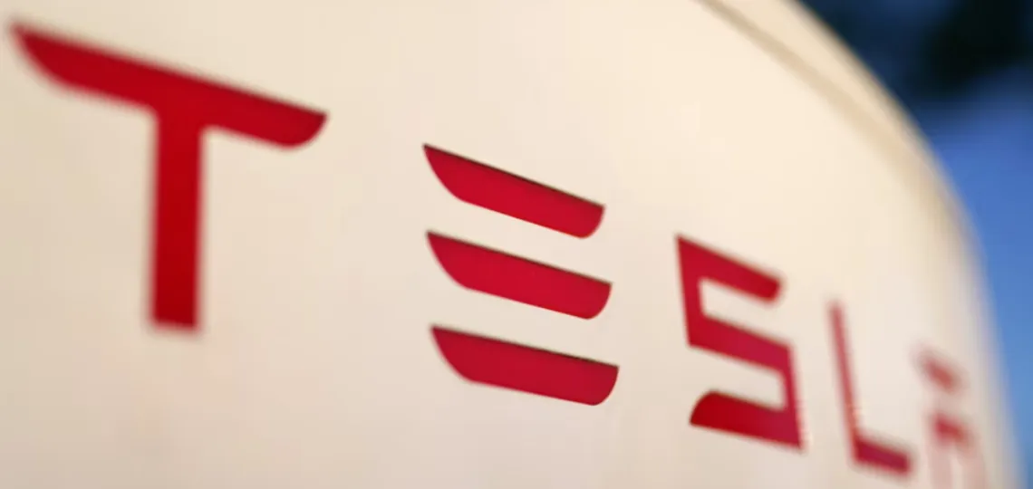 Tesla visée par une enquête fédérale sur son système de conduite autonome FSD