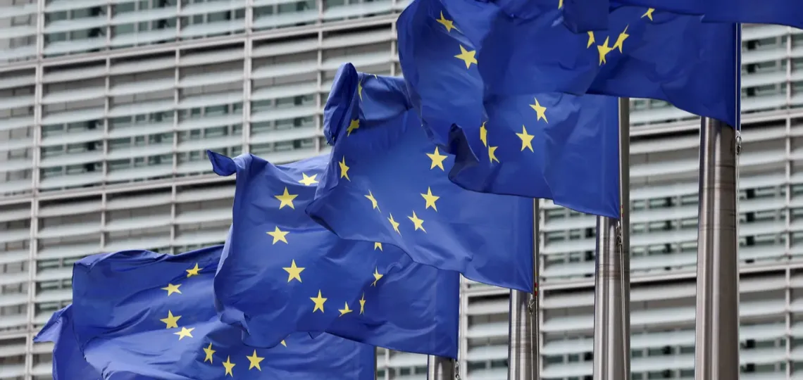 Bruxelles avance vers une sortie totale du gaz et pétrole russes d’ici 2028