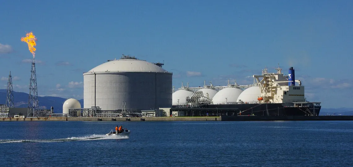 EU bans Russian LNG, Arctic bottlenecks and clauses under strain