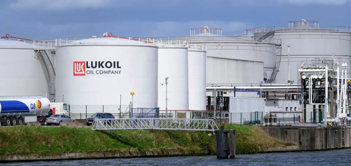 Lukoil sells its African oil assets to Gunvor under pressure from US sanctions