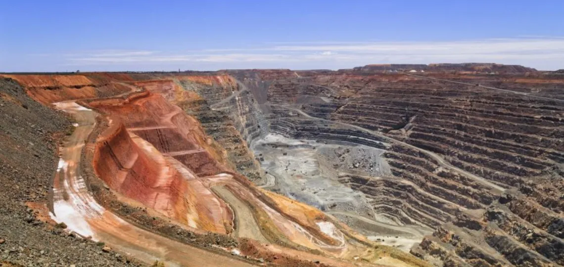 Le Royaume-Uni formalise une stratégie minière pour réduire sa dépendance à la Chine