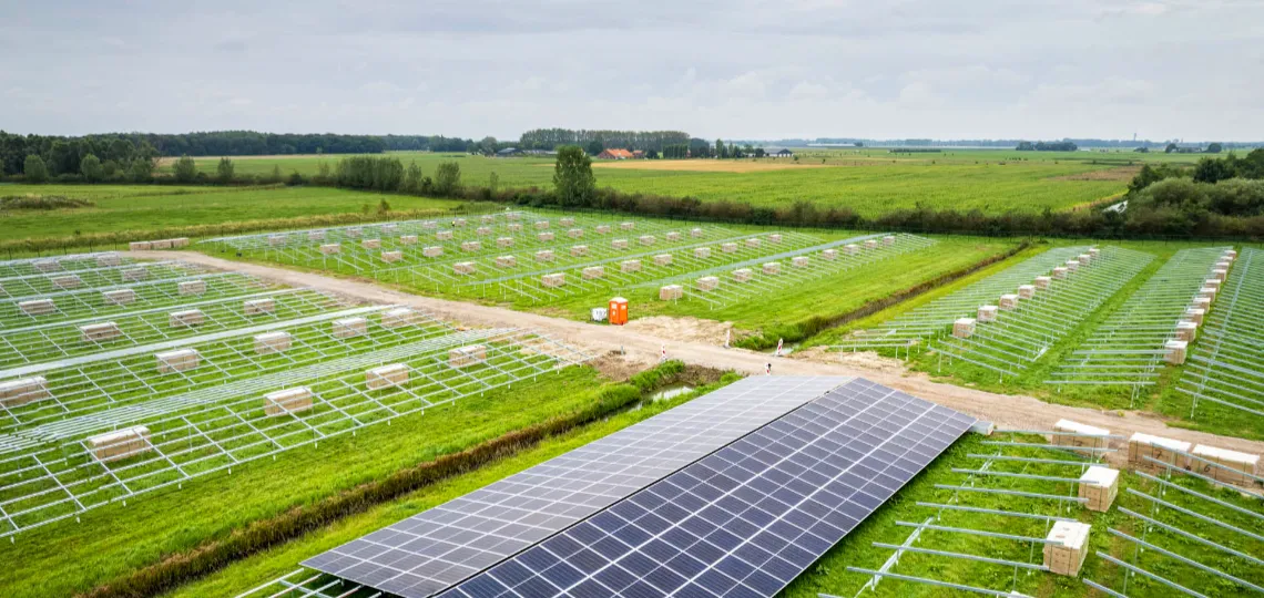PowerField ajoute 170 MWp en rachetant et construisant sept parcs solaires