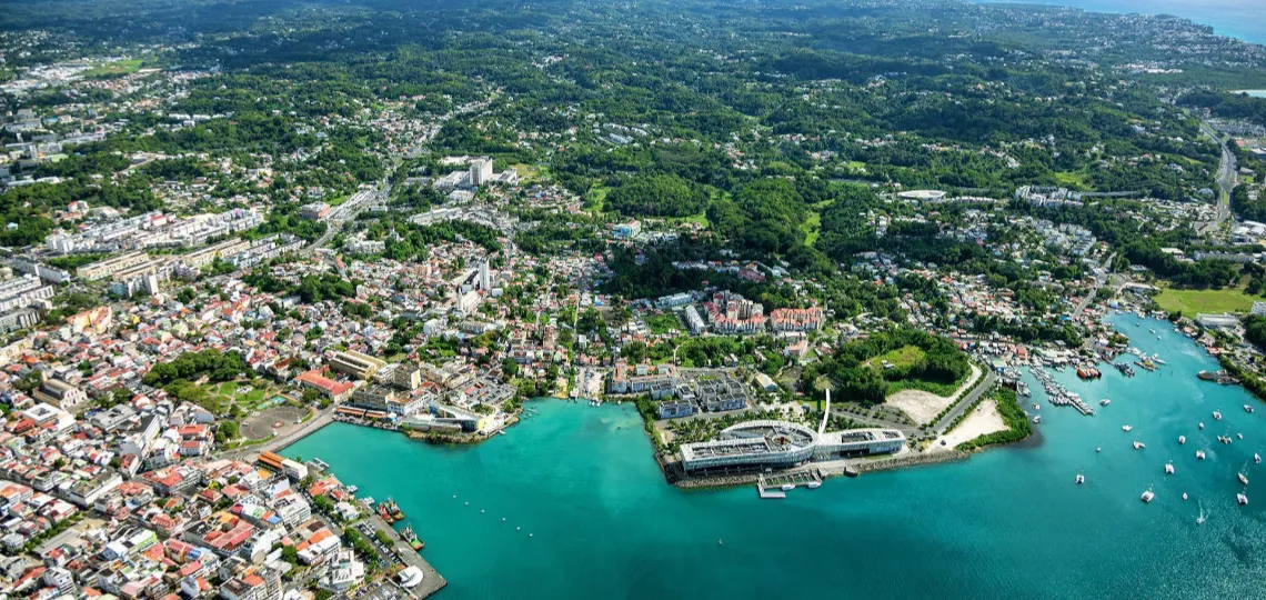 EDF installs 180-tonne synchronous compensator in Guadeloupe to secure power grid