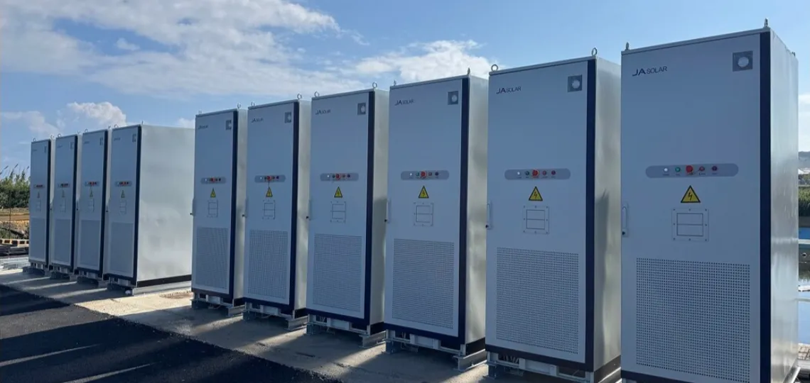 JA Solar met en service son premier système solaire-stockage industriel en Sicile