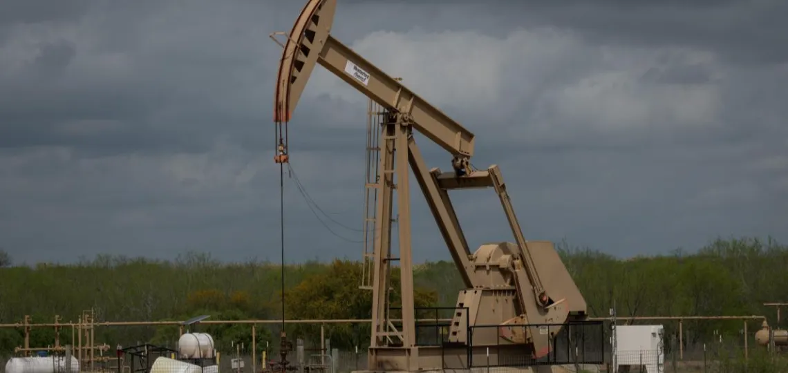 Le baril de brut américain passe sous 55 dollars, son plus bas niveau depuis 2021