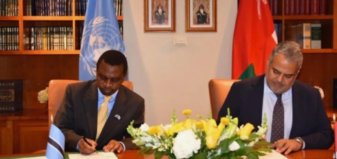 Le Botswana signe avec Oman un partenariat incluant une centrale solaire de 500 MW